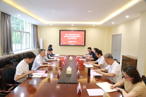 5月22日上午，陕西长安华科发展股份有限公司总经理赵凯辉、综合办主任李岩、企业服务部部长企业叶昊以及副部长赵姝婕一行到高级技校进行校企合作洽谈。（谢晓丹）0_副本.jpg